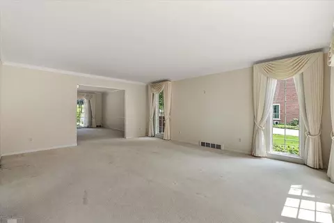 Living - 40 Webber, Grosse Pointe Shores, MI 48236 photo 3 of 10
