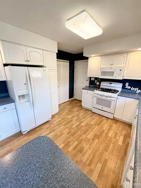 Kitchen - 115 S Marigold, Ishpeming, MI 49849 photo 2 of 5