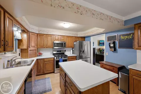 Kitchen - 47085 James, Macomb, MI 48044 photo 2 of 4