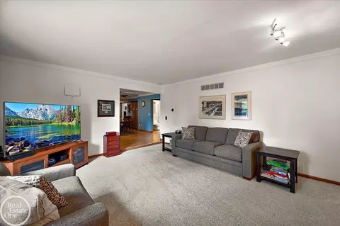 Living - 47085 James, Macomb, MI 48044 photo 4 of 5