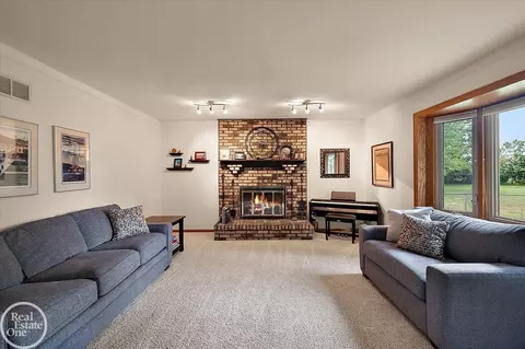 Living - 47085 James, Macomb, MI 48044 photo 2 of 5