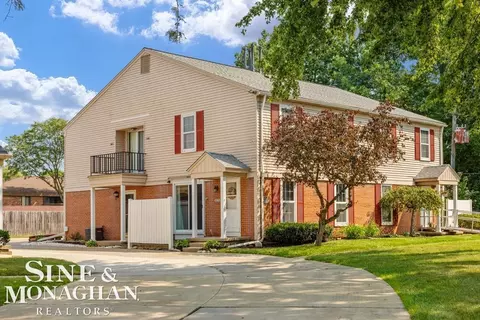 24151 Meadow Brg #8, Clinton Township, MI 48035