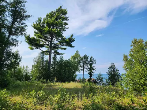 APT w440 M26, Mohawk, MI 49950 photo 2
