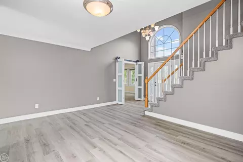 Entry Way - 48037 Lafayette, Macomb, MI 48044 photo 3 of 3
