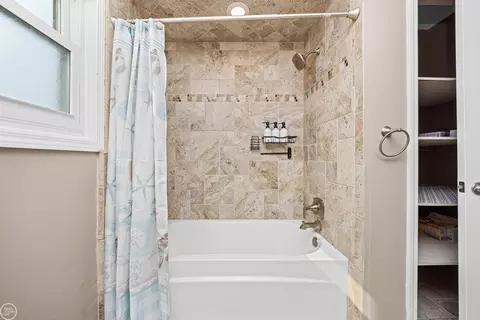 Bath - 48037 Lafayette, Macomb, MI 48044 photo 4 of 4