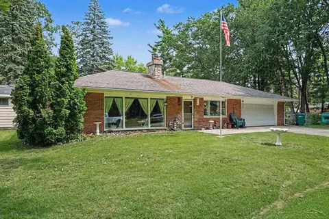 403 Apple Blossom, Prudenville, MI 48651