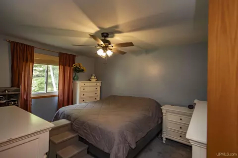 Bedroom - 1768 River Bnd, Eagle River, WI 54521 photo 1 of 6