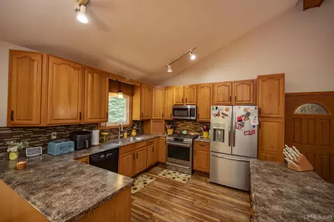 Kitchen - 1768 River Bnd, Eagle River, WI 54521 photo 2 of 4