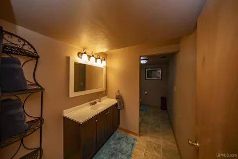 Bath - 1768 River Bnd, Eagle River, WI 54521 photo 5 of 8