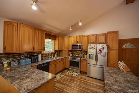 Kitchen - 1768 River Bnd, Eagle River, WI 54521 photo 1 of 3