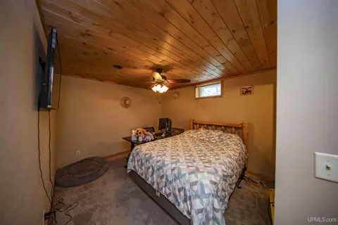 Bedroom - 1768 River Bnd, Eagle River, WI 54521 photo 4 of 6