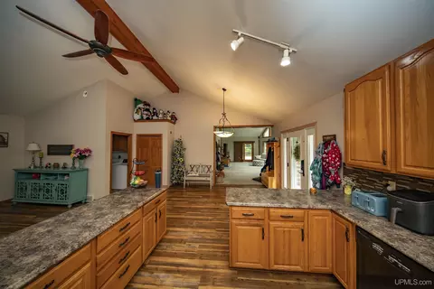 Kitchen - 1768 River Bnd, Eagle River, WI 54521 photo 1 of 4