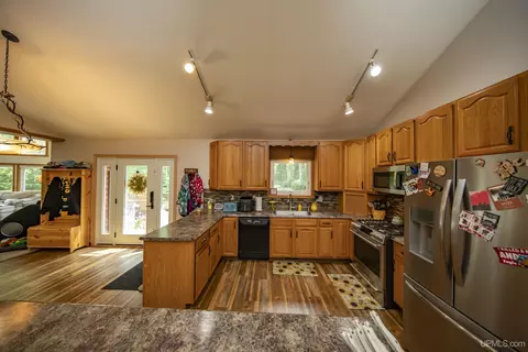 Kitchen - 1768 River Bnd, Eagle River, WI 54521 photo 4 of 4
