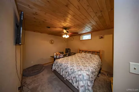 Bedroom - 1768 River Bnd, Eagle River, WI 54521 photo 5 of 7