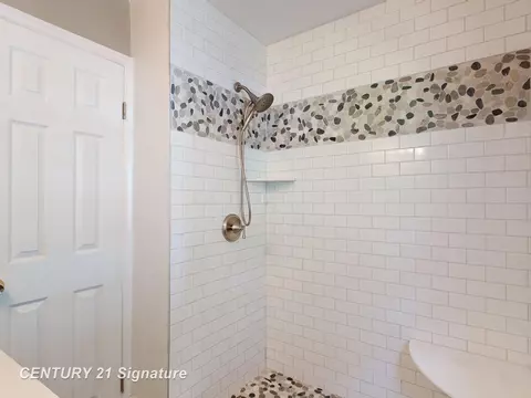 Bath - 418 Labian, Flushing, MI 48433 photo 3 of 3