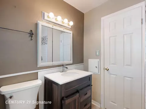 Bath - 418 Labian, Flushing, MI 48433 photo 2 of 3