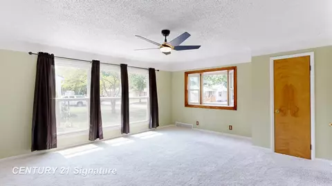 Living - 418 Labian, Flushing, MI 48433 photo 4 of 4