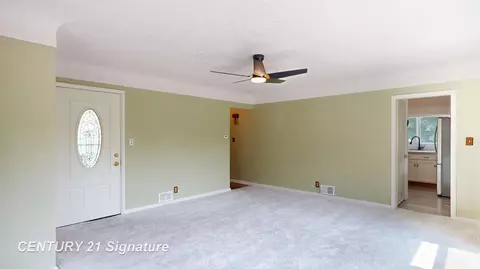 Living - 418 Labian, Flushing, MI 48433 photo 2 of 4
