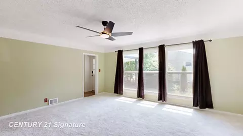Living - 418 Labian, Flushing, MI 48433 photo 3 of 4