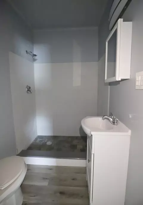Bath - 3702 Davison, Flint, MI 48506 photo 1 of 1