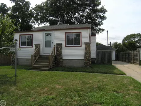 25151 Dodge, Roseville, MI 48066