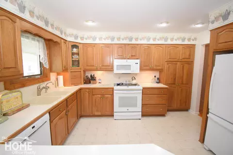 Kitchen - 1005 Krust, Owosso, MI 48867 photo 1 of 5