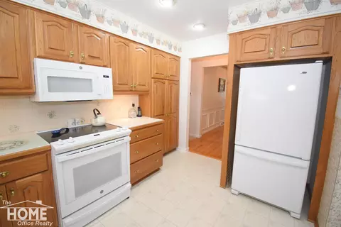 Kitchen - 1005 Krust, Owosso, MI 48867 photo 2 of 5
