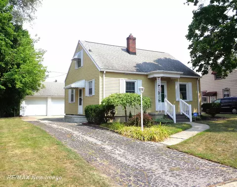 4 Southlawn, Saginaw, MI 48602