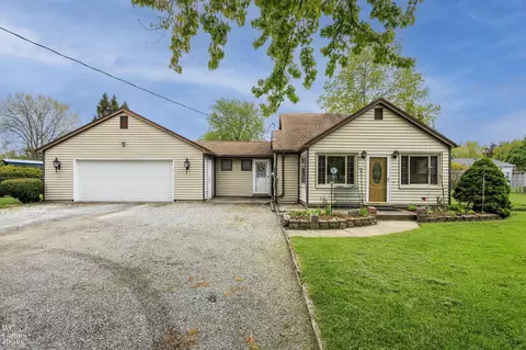 17346 Common, Roseville, MI 48066