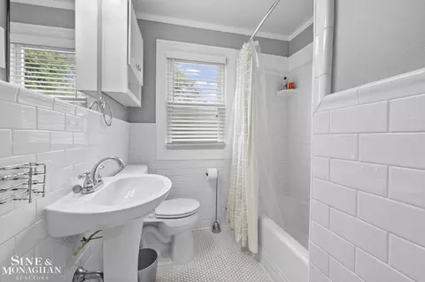 Bath - 779 Saint Clair, Grosse Pointe, MI 48230 photo 5 of 7