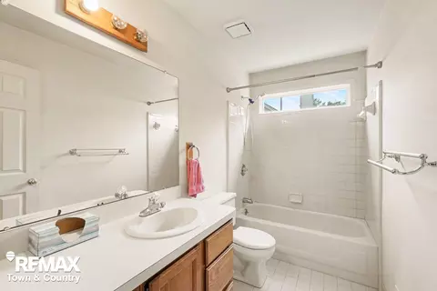 Bath - 4127 Split Rail, Fenton, MI 48430 photo 1 of 4