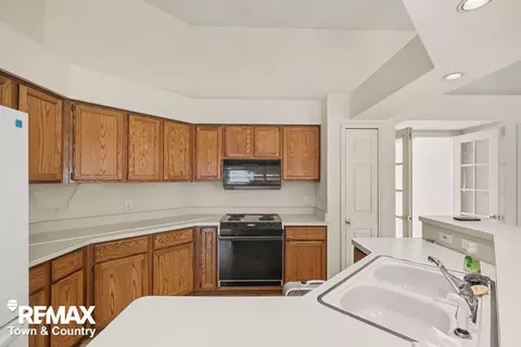 Kitchen - 4127 Split Rail, Fenton, MI 48430 photo 1 of 2