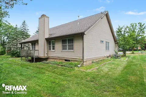 Exterior - 4127 Split Rail, Fenton, MI 48430 photo 3 of 4