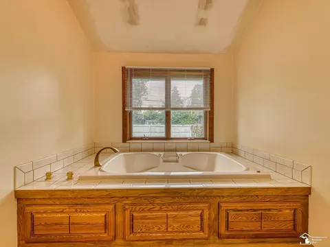 Bath - 2936 4th, Monroe, MI 48162 photo 3 of 4