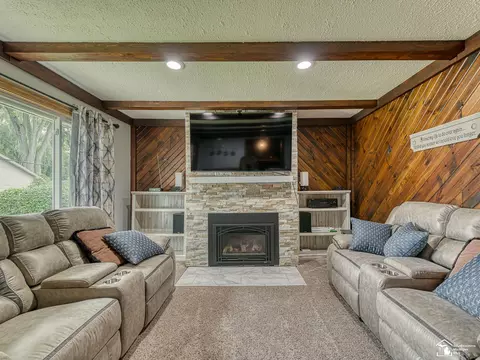 Living - 2936 4th, Monroe, MI 48162 photo 1 of 6