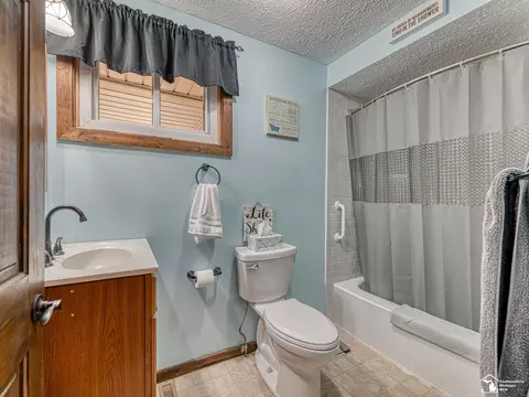 Bath - 2936 4th, Monroe, MI 48162 photo 1 of 4