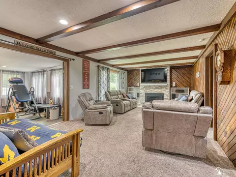 Living - 2936 4th, Monroe, MI 48162 photo 2 of 6