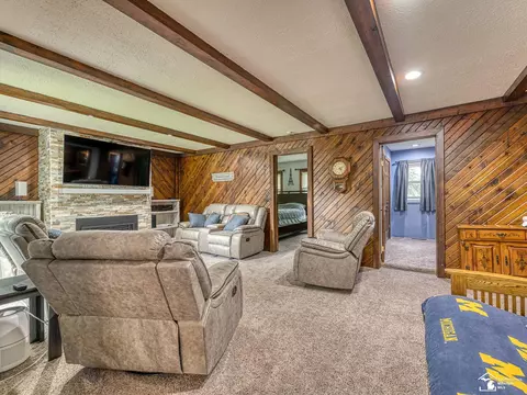 Living - 2936 4th, Monroe, MI 48162 photo 4 of 6