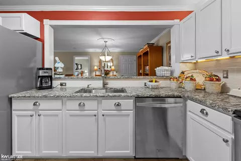 Kitchen - 52392 Heatherstone, Macomb, MI 48042 photo 2 of 3