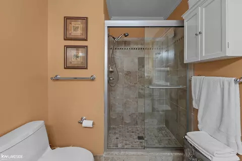 Bath - 52392 Heatherstone, Macomb, MI 48042 photo 3 of 3