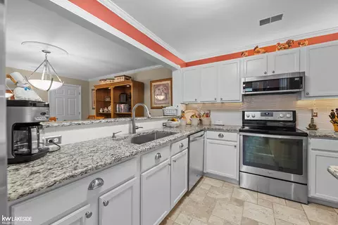 Kitchen - 52392 Heatherstone, Macomb, MI 48042 photo 1 of 3