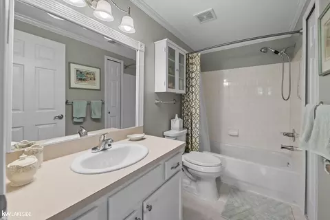 Bath - 52392 Heatherstone, Macomb, MI 48042 photo 1 of 3