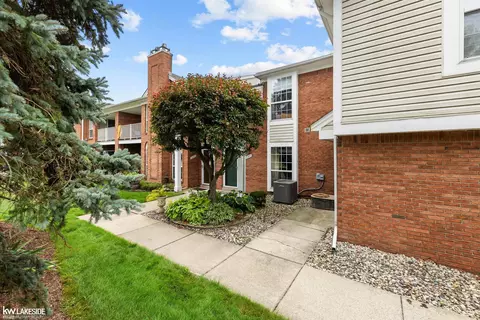 Exterior - 52392 Heatherstone, Macomb, MI 48042 photo 3 of 7