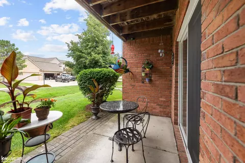 Exterior - 52392 Heatherstone, Macomb, MI 48042 photo 4 of 7