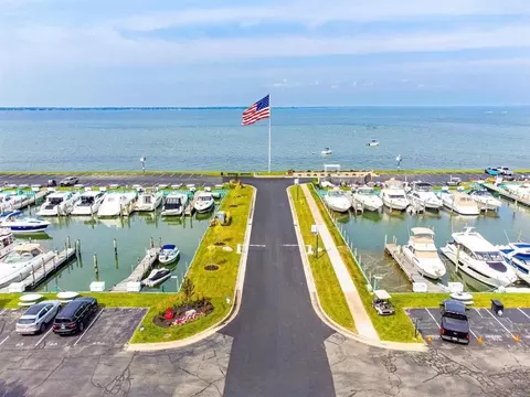 67 Sea Ray, Harrison Township, MI 48045