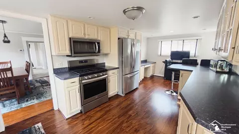 Kitchen - 154 Riverview, Monroe, MI 48162 photo 1 of 5