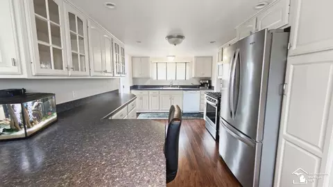 Kitchen - 154 Riverview, Monroe, MI 48162 photo 4 of 5