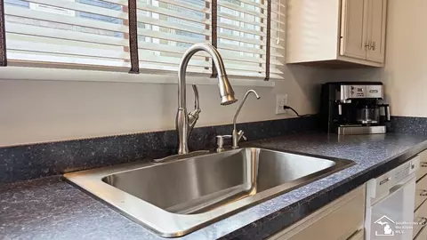 Kitchen - 154 Riverview, Monroe, MI 48162 photo 2 of 5