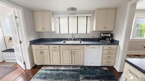 Kitchen - 154 Riverview, Monroe, MI 48162 photo 5 of 5