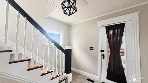 Entry Way - 154 Riverview, Monroe, MI 48162 photo 4 of 5